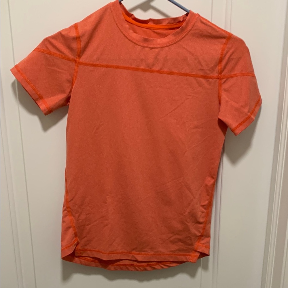 All in Motion girl’s sports shirt. Pre-Owned. Size: M(8/10).